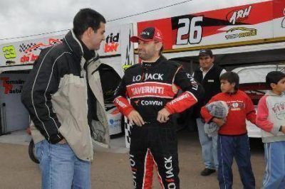 El gobernador Urtubey particip� junto a miles de salte�os del Top Race