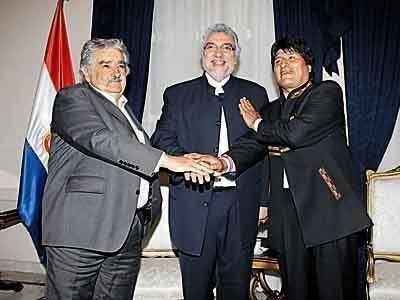 Bajo la lluvia, Paraguay celebr� su Bicentenario