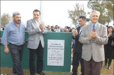 Los Ivoskus inauguraron el Parque del Bicentenario en Barrio UTA
