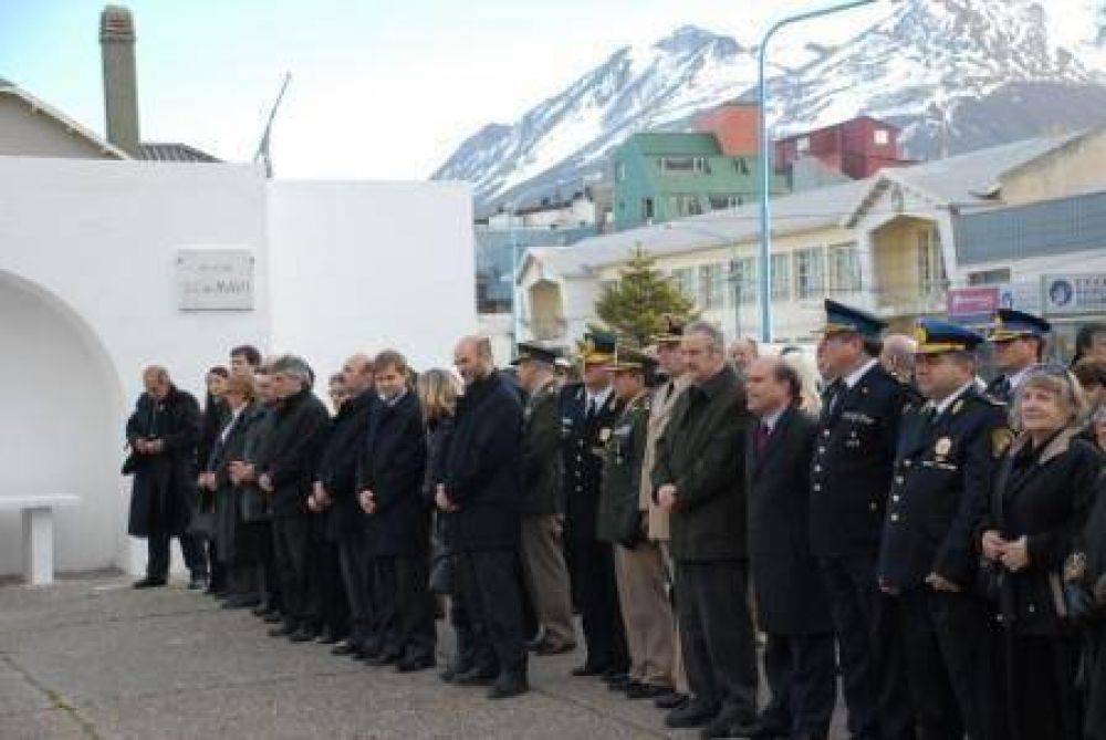 Gobierno rindi� homenaje a las v�ctimas del Lear Jet 