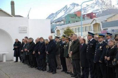 Gobierno rindi� homenaje a las v�ctimas del Lear Jet 