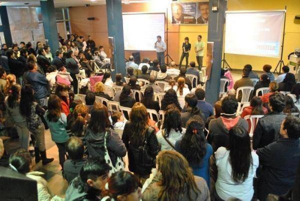  Gustavo Melella recibi� las propuestas �de los j�venes para los j�venes�