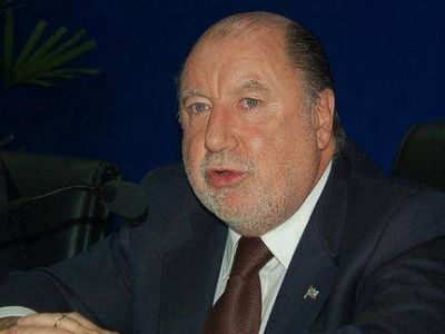 Busti le respondi� a Urribarri