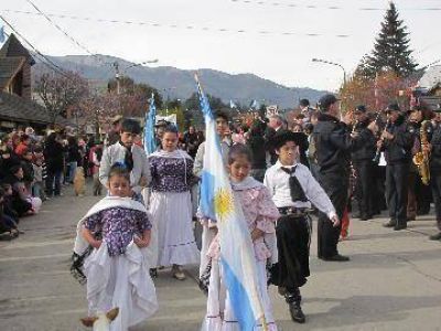 La Angostura sopl� 79 velitas con desfile y muy buen tiempo 