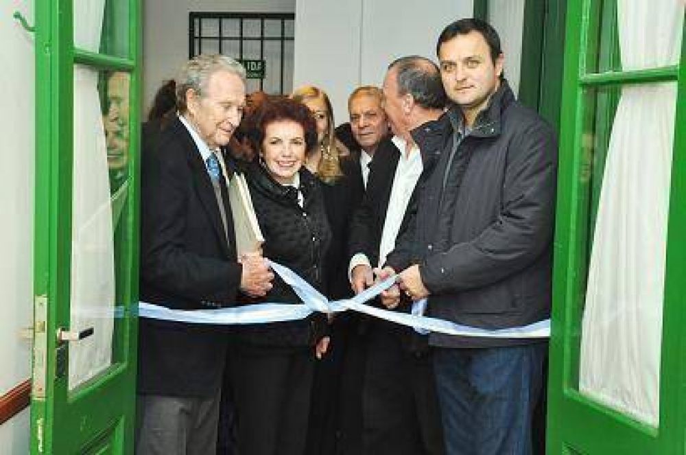 SAN MART�N - DANIEL IVOSKUS INAUGUR� EN BILLINGHURST UNA MUESTRA DEL ARTISTA CARLOS ALONSO 