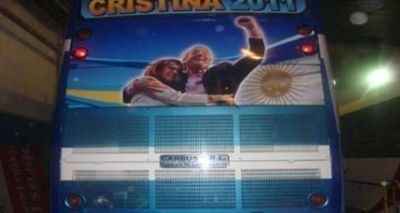 El �mnibus de campa�a se prepar� en Rosario y s�lo espera el s� de Cristina