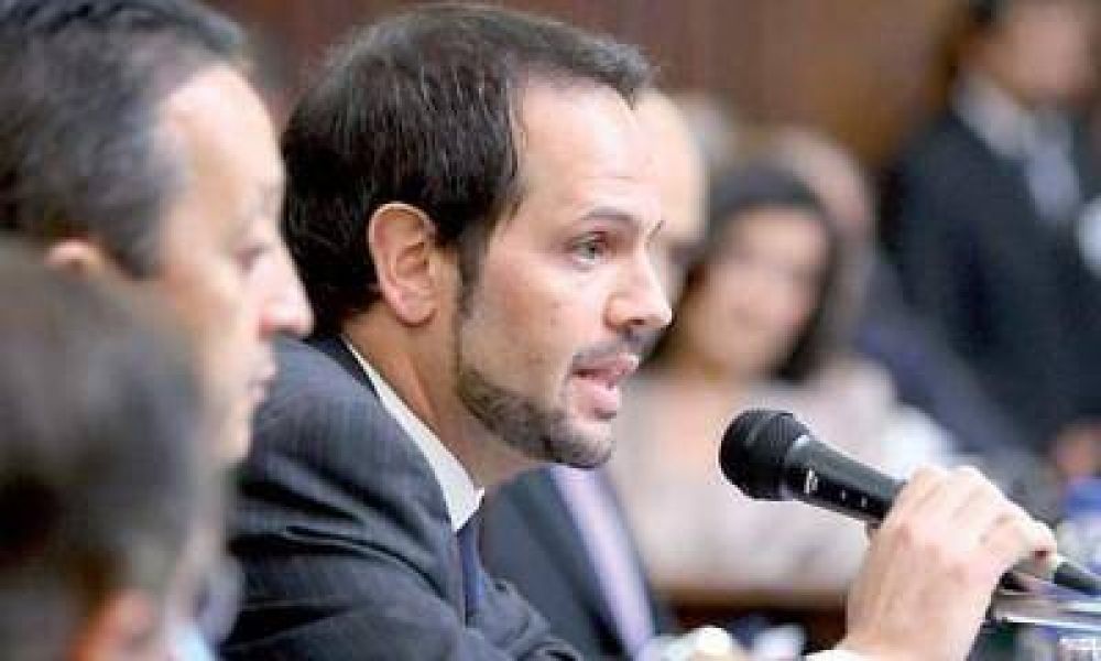 Racconto ascendi� de categor�a a familiares y amigos en la Legislatura