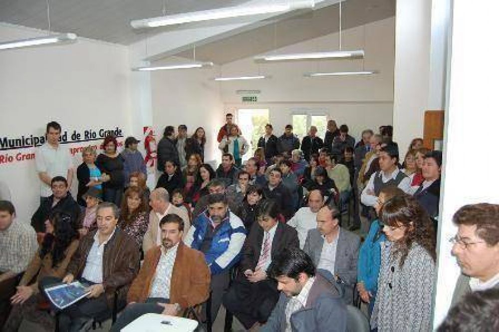 Mart�n entreg� distintos instrumentos de posesi�n a adjudicatarios de tierras 