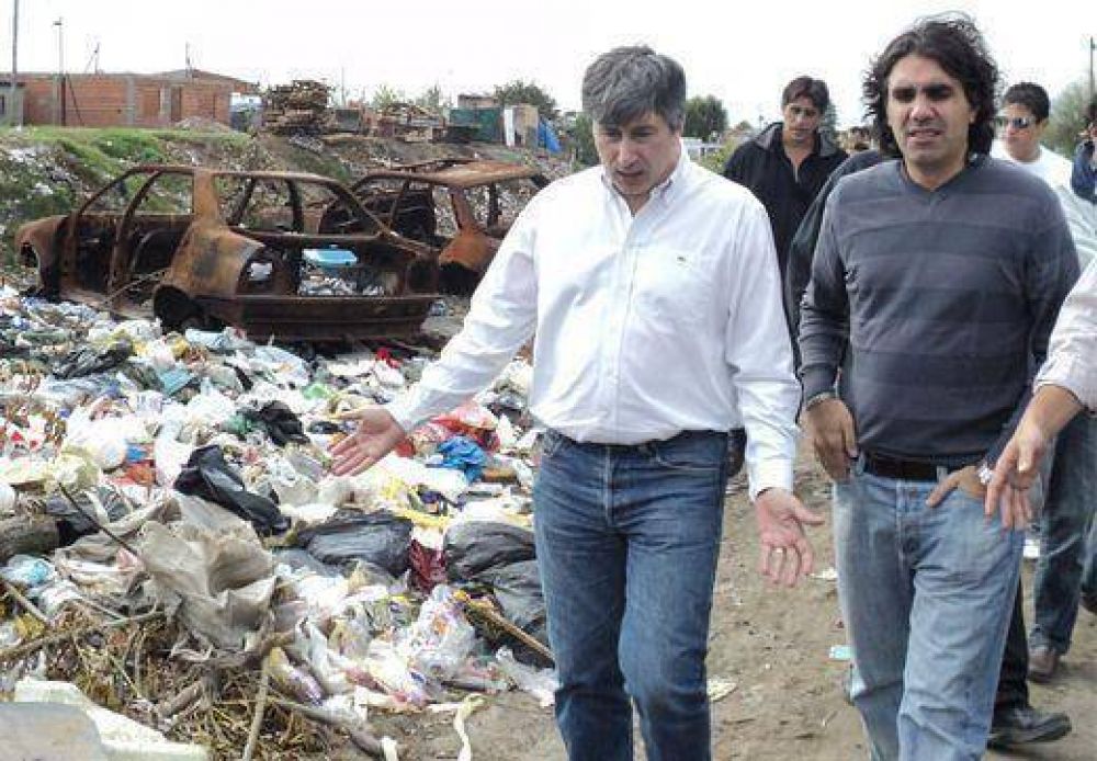 Alejandro Phatouros y Germ�n Cervantes caminaron juntos por Carcova