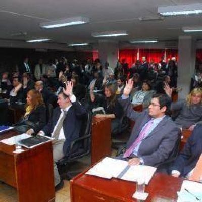 Con la ausencia de Guzm�n, el Interbloque arrasa con todos los cargos en Diputados