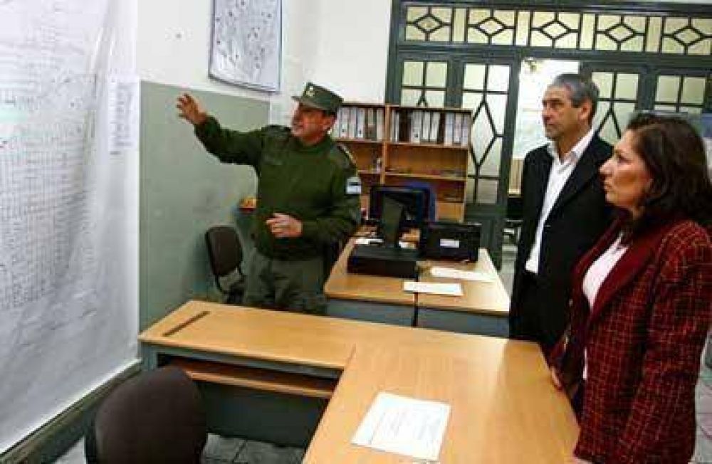 El Intendente y la Viceministra de Seguridad recorrieron la base del Operativo Centinela en Avellaneda 