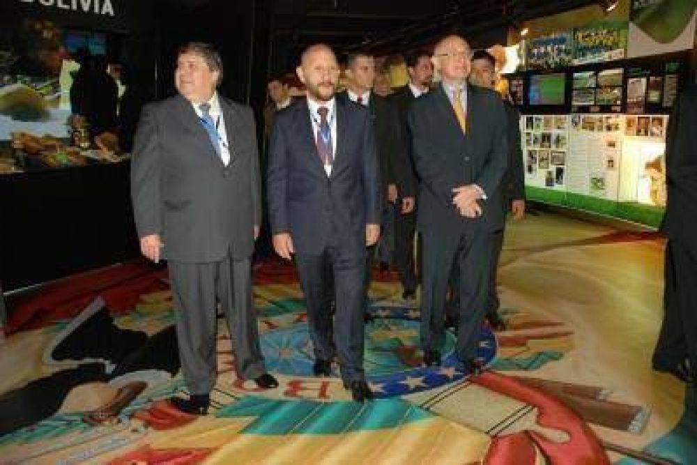 Insfr�n asisti� a los festejos paraguayos