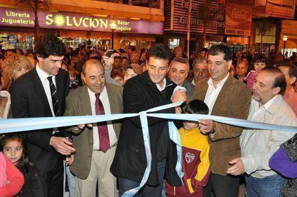 Sergio Massa inaugur� un renovado centro comercial en Don Torcuato