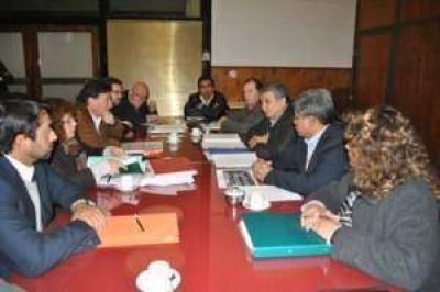 Diputado cuestion� aumento de tarifas del sistema el�ctrico disperso