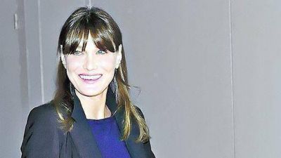 Un abuelo feliz lo confirm�: Carla Bruni espera su primer hijo con Sarkozy