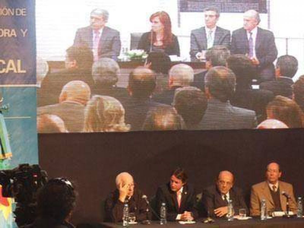 Cristina anunci� plantas cloacales en un acto al que asisti� por teleconferencia
