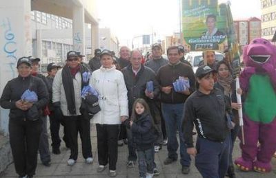 Pol��ticas C�ccaro sali� de caminata por los barrios 