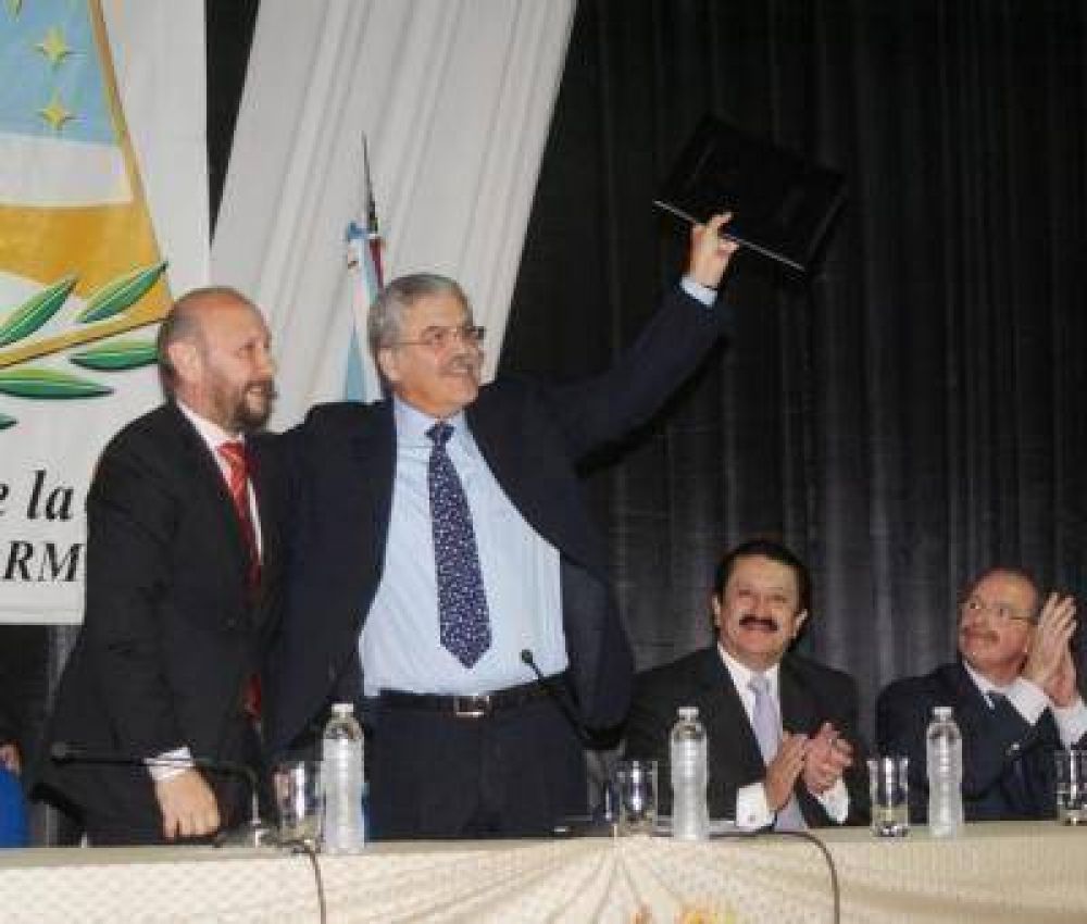 Insfr�n llam� a dar un fervoroso respaldo al modelo nacional