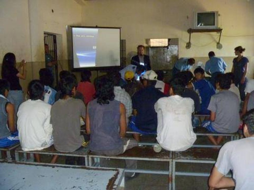 El programa �En Salta, cine para todos� contin�a recorriendo escuelas