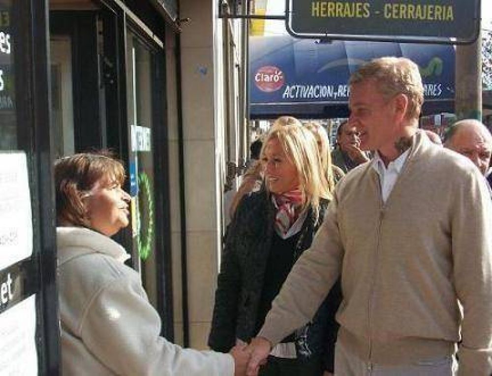 En campa�a, De N�rvaez estuvo en San Jos� con All�, Calvelo y Cisco 