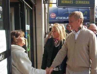 En campa�a, De N�rvaez estuvo en San Jos� con All�, Calvelo y Cisco 