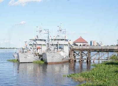 Tres buques de la Armada marcaron presencia en la costanera de la ciudad