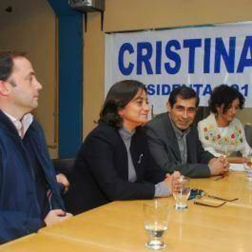 Luc�a les anticip� a los t�cnicos en Econom�a que en los primeros 3 meses tomar� �medidas fuertes�