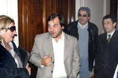 Al final, emitir�n letras y el PJ votar� la compra de lotes