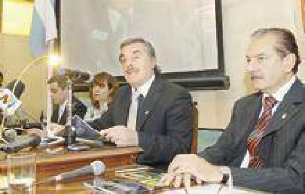 Ruiz expuso ante los ediles su plan de gobierno 2011