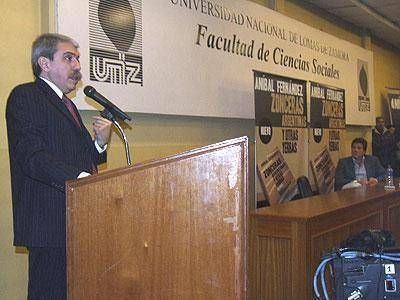 An�bal Fern�ndez present� su libro y pidi� por la reelecci�n de Cristina