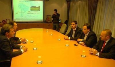 El ministro de Producci�n en Toyota
