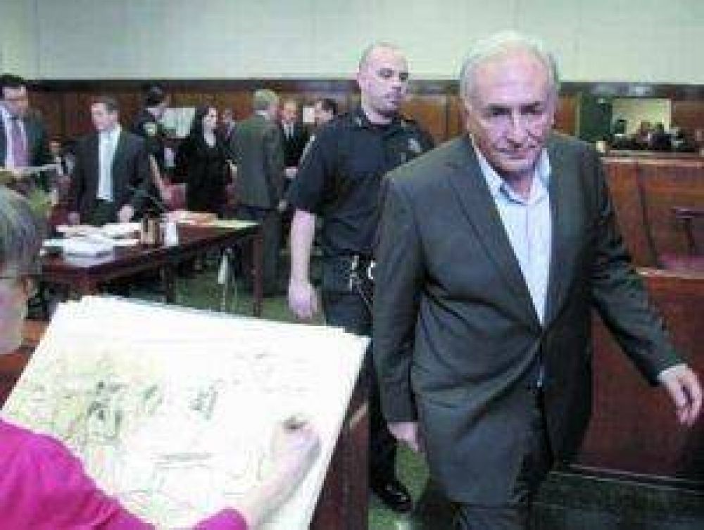 Strauss-Kahn, libre bajo fianza
