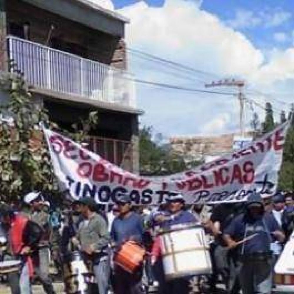 Tinogasta: becados del municipio amenazan con cortar ruta N� 60