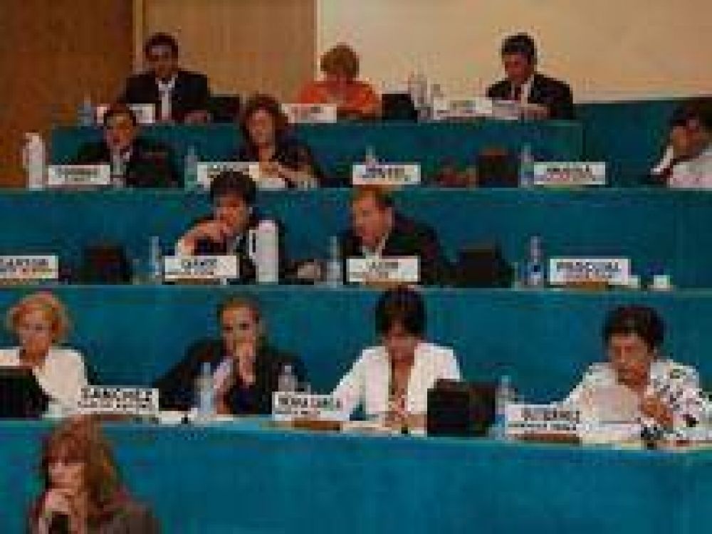 Rechazan acusaci�n de Rivero y dicen que es para desinformar