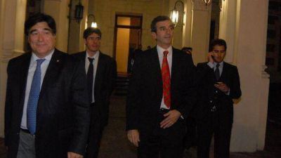 Pedido de reelecci�n, cigarros, vino y salm�n: un men� a la medida de Cristina