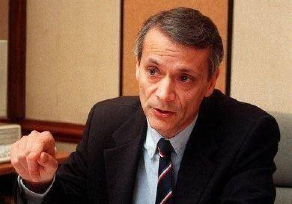 Javier Castrilli el primero en presentar lista de candidatos