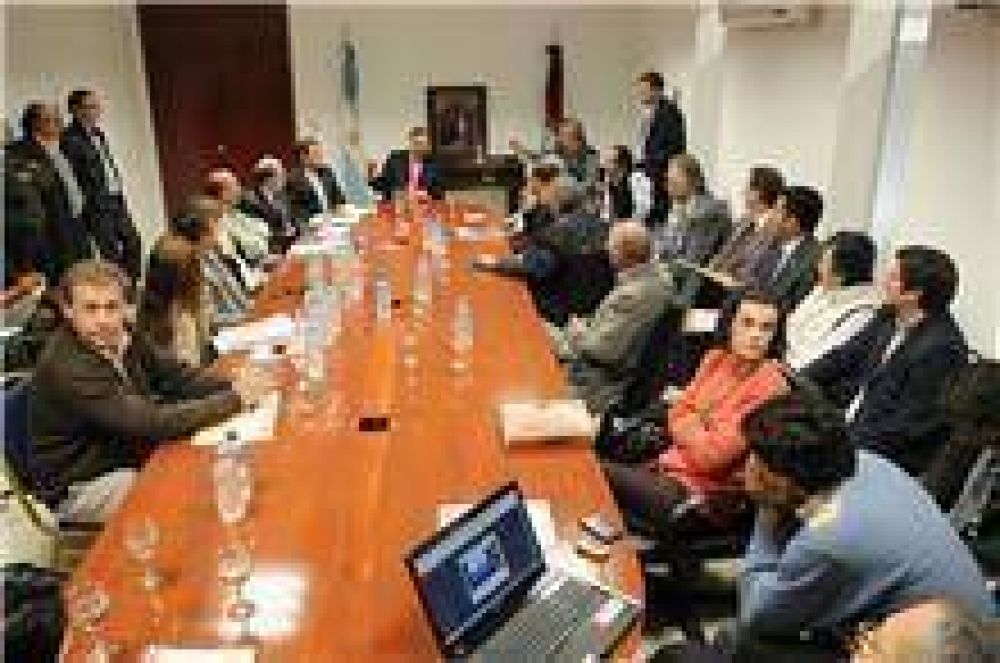 Miguel Isa presidi� una reuni�n de su gabinete