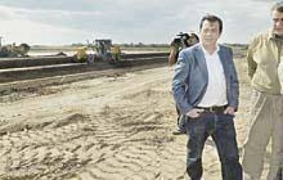 Zamora dijo que se cumplen con los plazos en la construcci�n del aeropuerto 