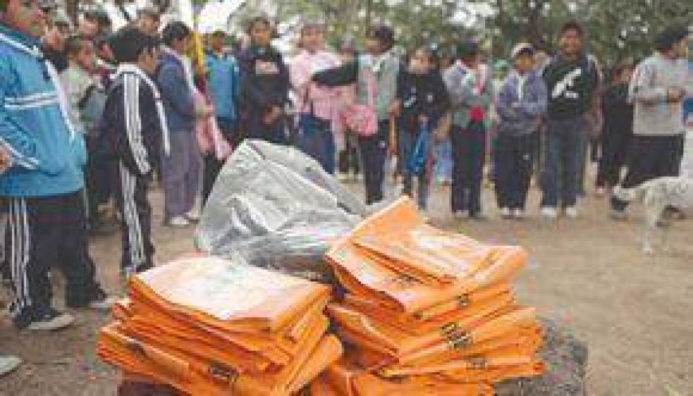 COMIENZAN A REPARTIR HOY BOLSAS DE COLOR NARANJA PARA SEPARAR RESIDUOS