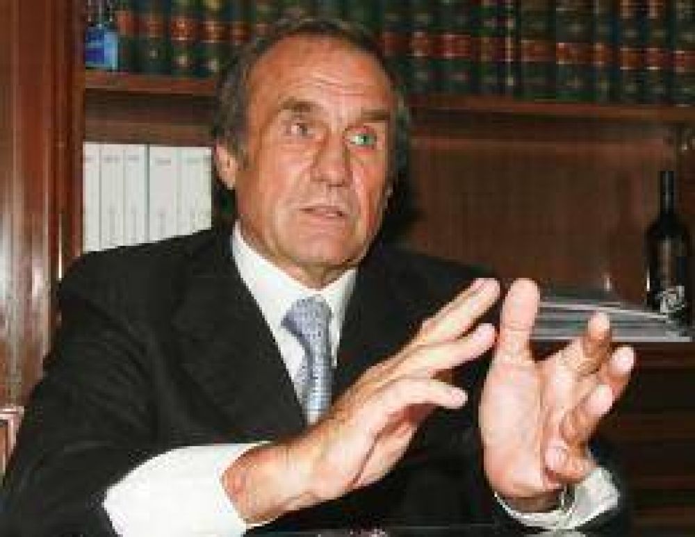 Reutemann rompi� el silencio: "Cristina se va a presentar seguro a la reelecci�n"