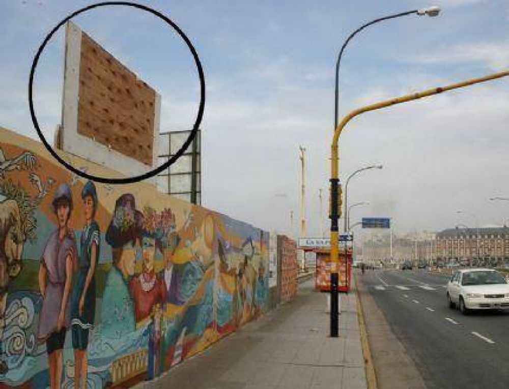 El Balneario de Punta Iglesia abandonado a su suerte: ���Hasta el cartel de obra retiraron!!!...Chau Mar del Plata 12 meses