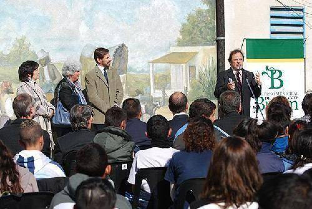 Entregaron 2.500 netbooks a alumnos y docentes