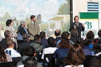 Entregaron 2.500 netbooks a alumnos y docentes