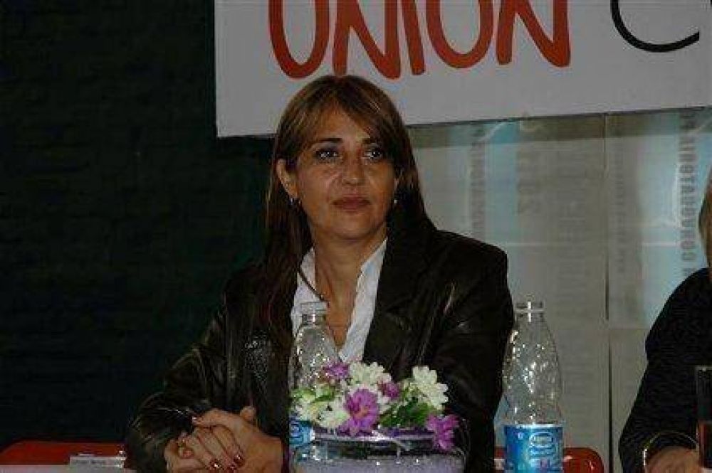 La concejal Marcela Lucena tambi�n repudi� la presencia de los barcos brit�nicos en el puerto local