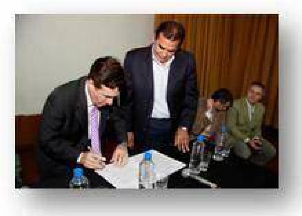 LAN�S - D�AZ P�REZ FIRM� JUNTO AL TITULAR DEL OPDS  EL CONVENIO �TU MANZANA RECICLA�