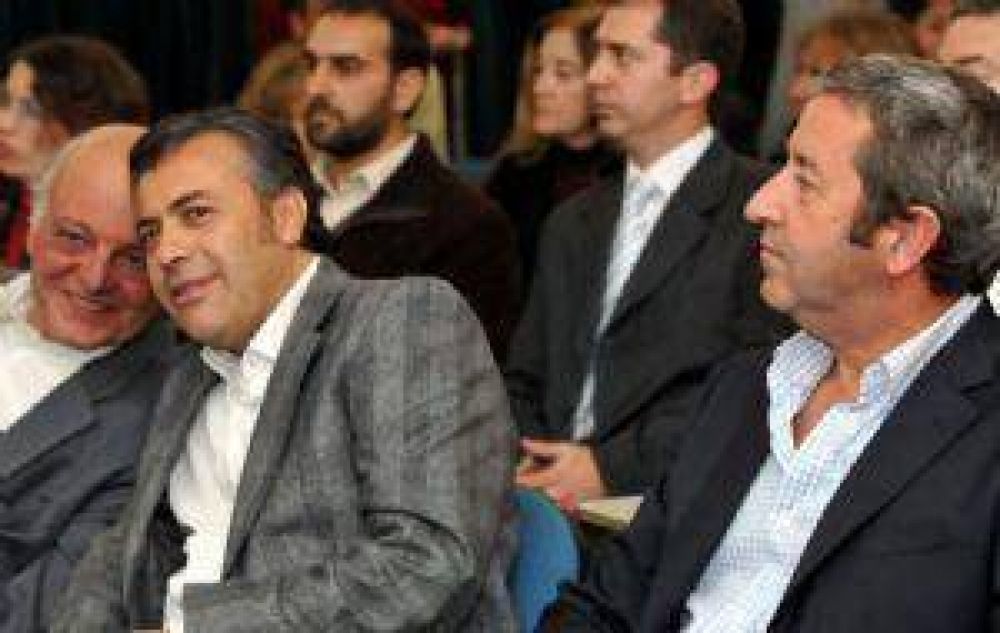 Cobos amenaza con no ser candidato a diputado nacional