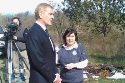 Graciela Oca�a y Francisco de Narv�ez denunciaron a Hugo Moyano y a Covelia frente al basural municipal