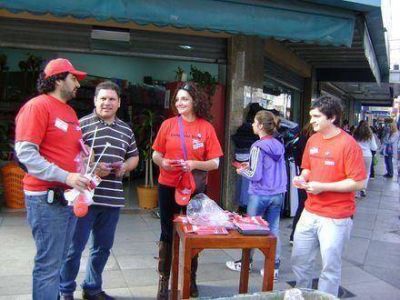El equipo de Francisco De Narv�ez recorri� Santos Lugares 