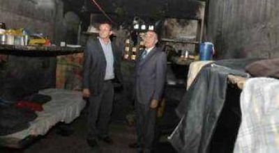 Pedrini y Canteros recorrieron la Alcaid�a tras el incendio del pabell�n