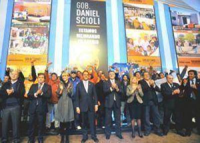 �Estamos cambiando la calidad de vida en los barrios", dijo Scioli junto a 20 intendentes 